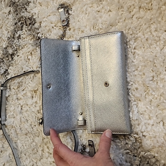 Michael Kors wallet with shoulder strap - Picture 4 of 11